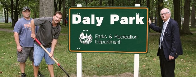 New identification signs installed in Dearborn Heights’ Daly Park New identification signs installed in Dearborn Heights’ Daly Park
